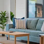 Biltmore 2Br Bungalow #2 - Workspace, Free Parking, Laundry, Patio!