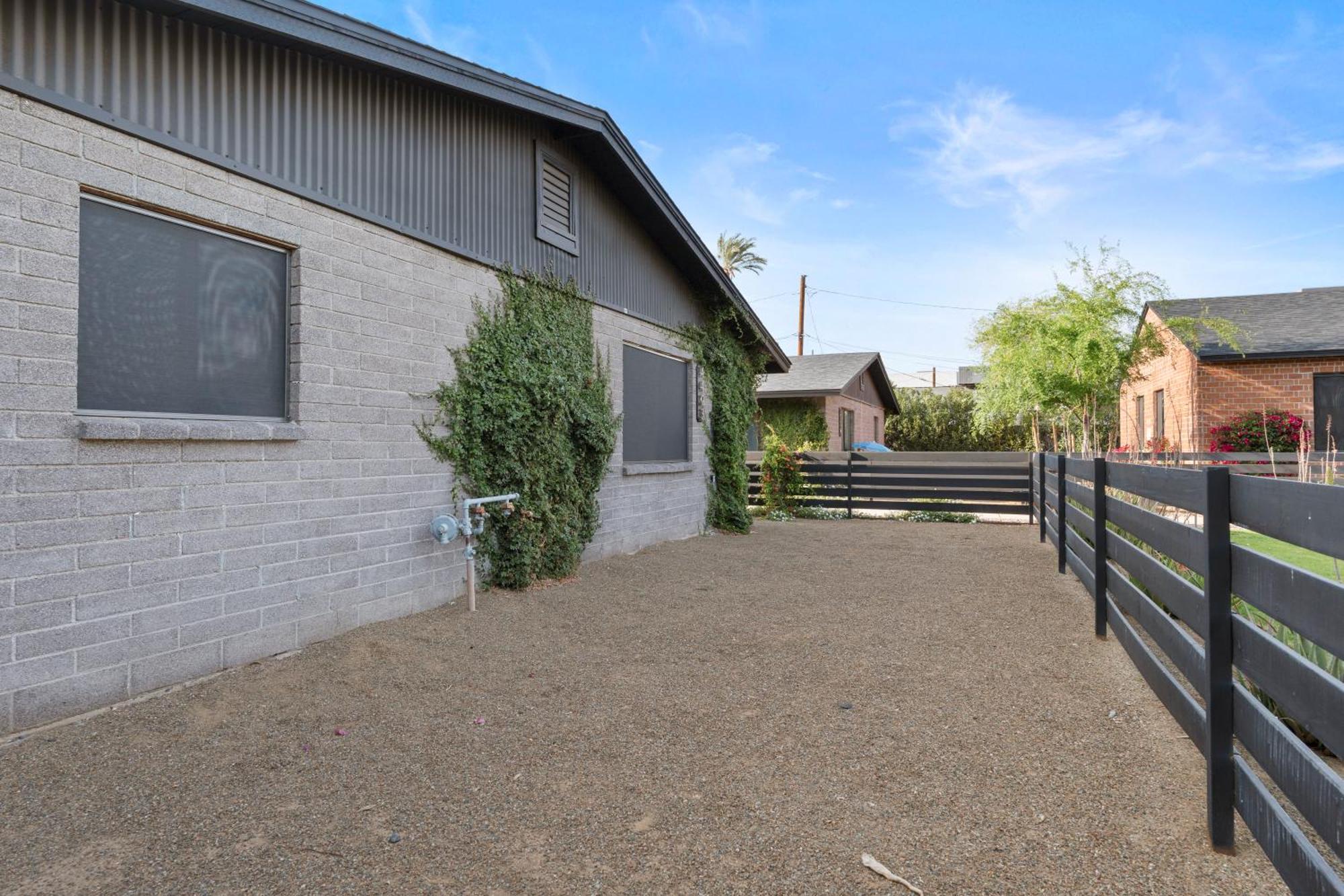 Biltmore 2br #2 - Workspace, Free Parking, Laundry, Patio! Phoenix
