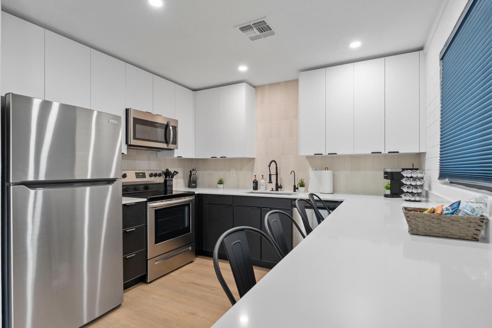 Biltmore 2br #2 - Workspace, Free Parking, Laundry, Patio! Phoenix