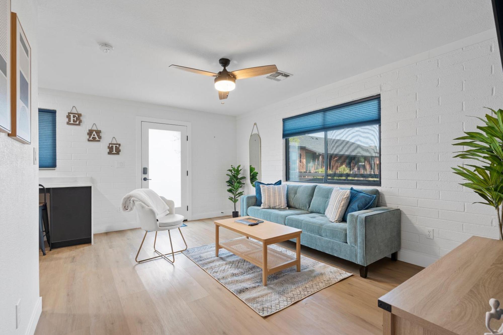 Biltmore 2br #2 - Workspace, Free Parking, Laundry, Patio! * Phoenix