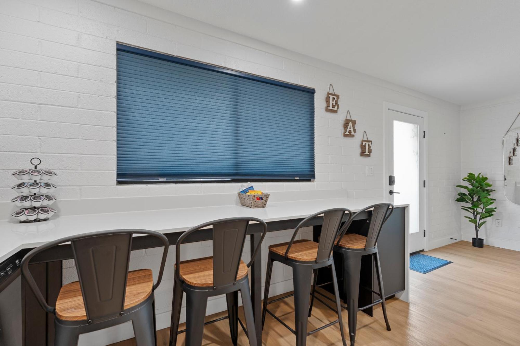 Biltmore 2br #2 - Workspace, Free Parking, Laundry, Patio!