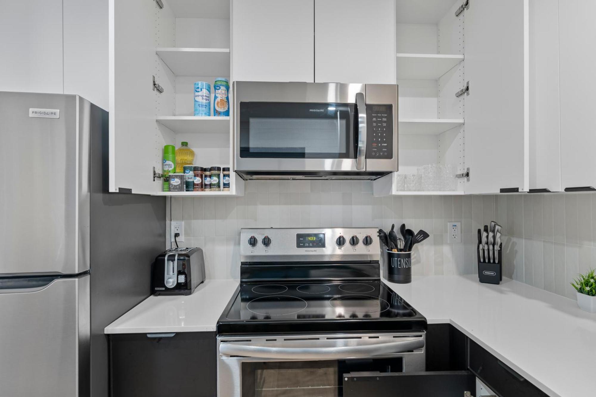 Apartment Biltmore 2br #2 - Workspace, Free Parking, Laundry, Patio! *