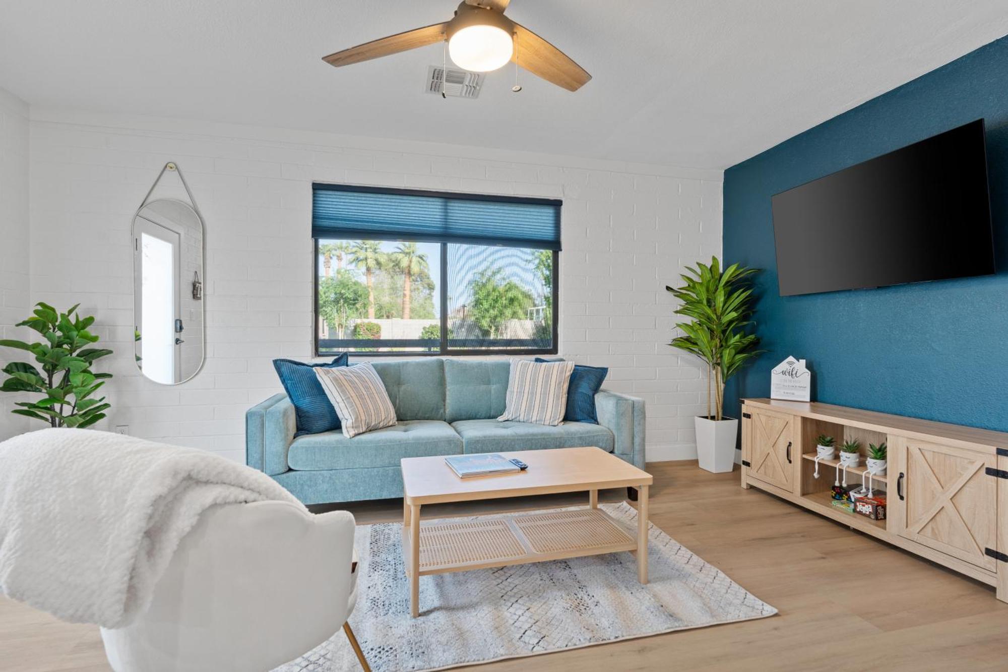 Biltmore 2br #2 - Workspace, Free Parking, Laundry, Patio!